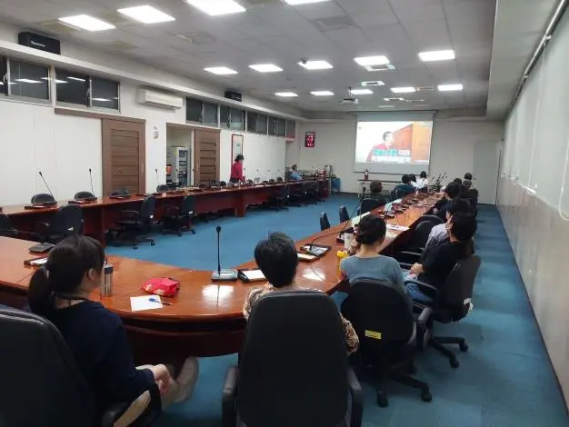 檢察署也上課!苗栗消防局親授火場保命術:濃煙關門、小火快逃