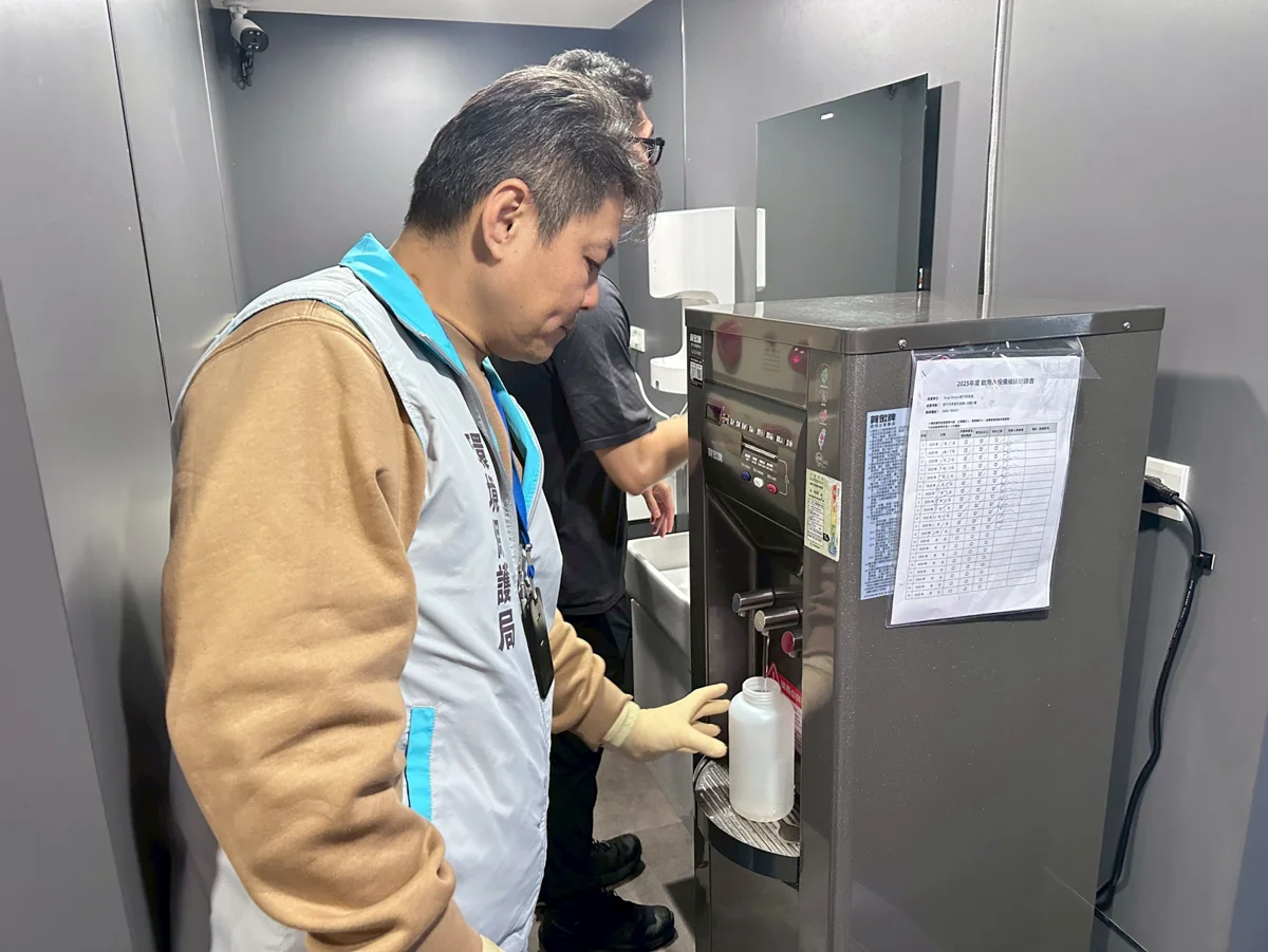 新竹市水質檢驗全數過關!市長曝「安心飲水3要領」對抗豪雨濁水