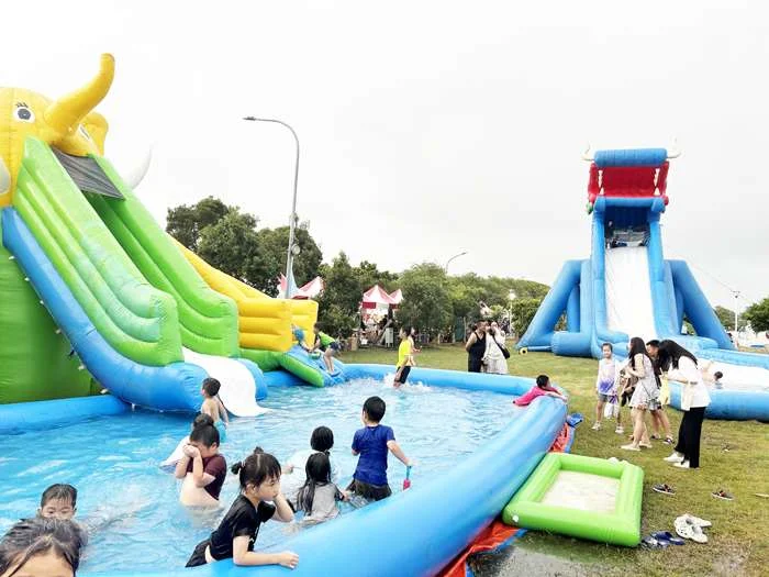 週末遛小孩必去!2026烈嶼親子童玩節嗨翻習山湖 3層樓恐龍滑水道超吸睛