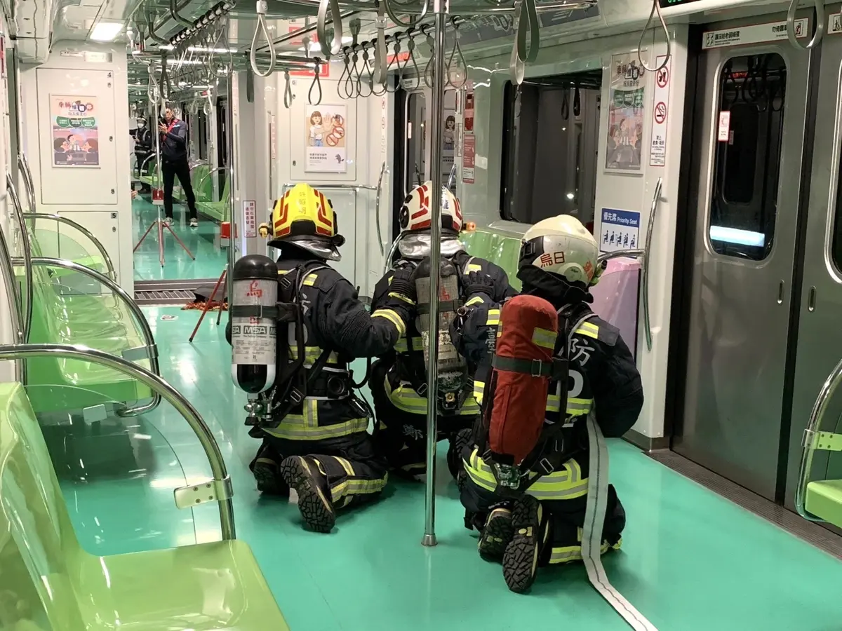 借鏡港韓！中捷深夜防恐演練 模擬車廂縱火超逼真