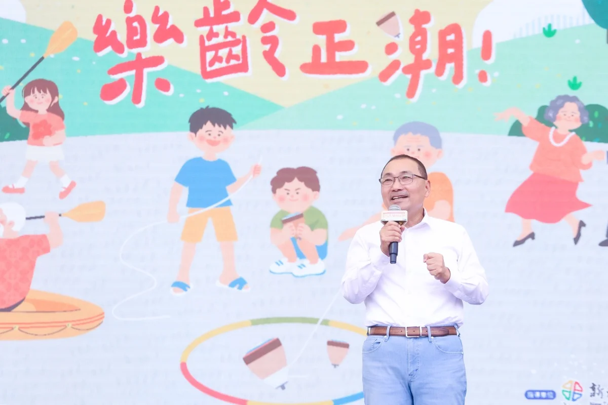 新北關懷據點成果展板橋登場!侯友宜籲長輩走出戶外擁抱健康