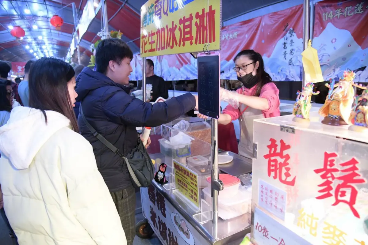 花蓮年貨大街開幕!80攤商齊聚,共創年節濃厚氛圍