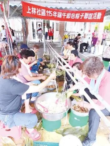 烈嶼鄉上林社區端午飄香！新廚房包粽送暖獨居長者