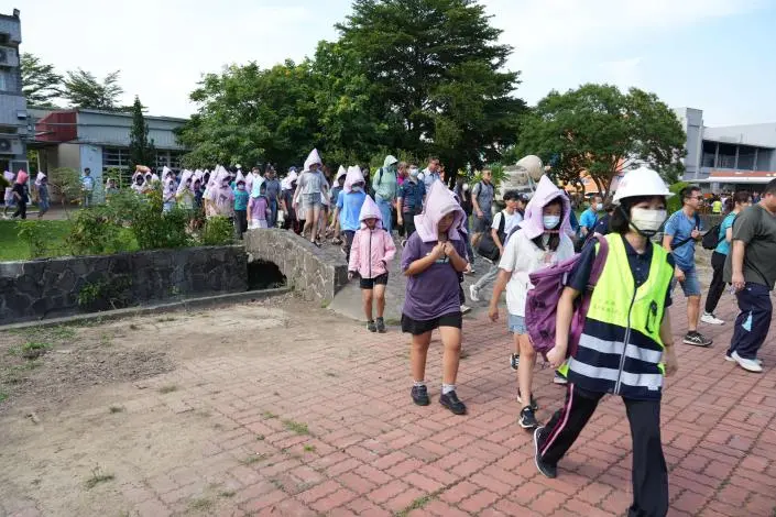 雲林校園地震演練超逼真!張麗善親授「保命3步驟」 模擬骨折搶救畫面曝光