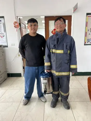 後龍消防清明前線忙翻!在地茶飲「順道」暖心應援 連三週送茶打氣