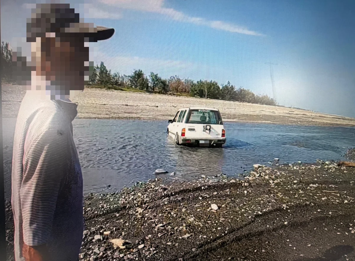 漲潮驚魂!愛車受困知本沙灘險滅頂 警民聯手神救援