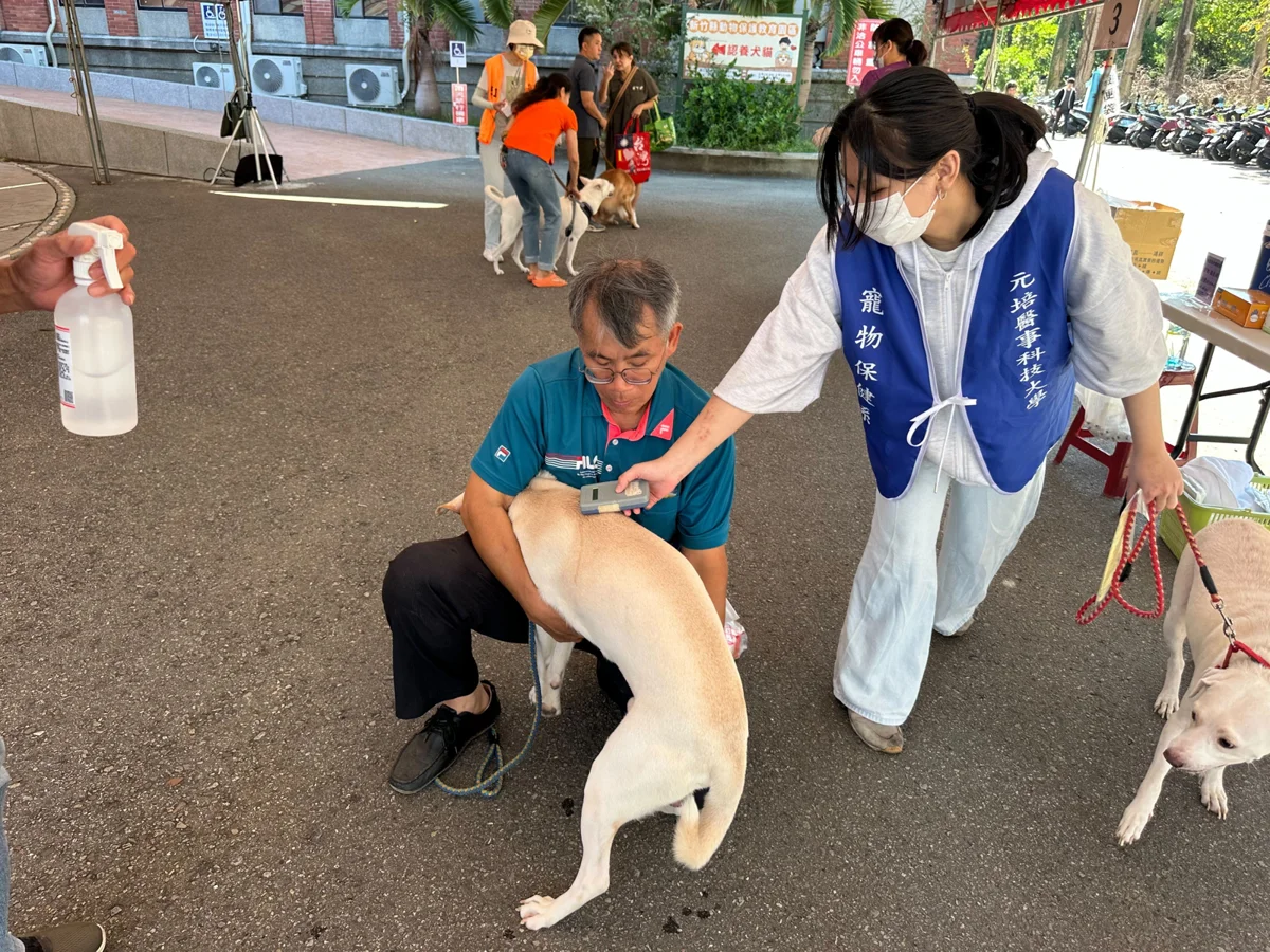 新竹縣國慶寵物派對!動保所「毛齊來打」免費打疫苗、植晶片 300毛孩受惠