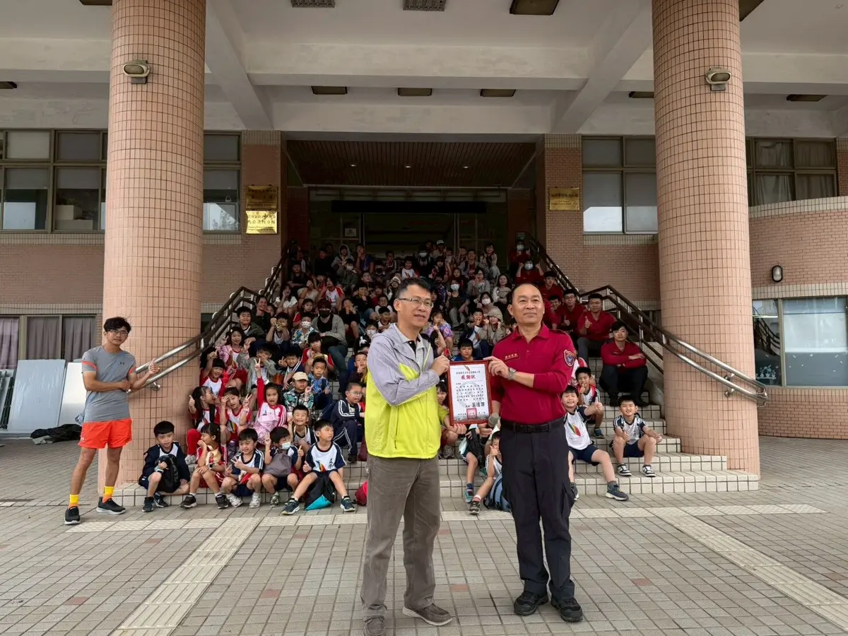 澎湖囡仔好膽識!五德國小學童勇闖消防教室,實戰滅火、濃煙逃生