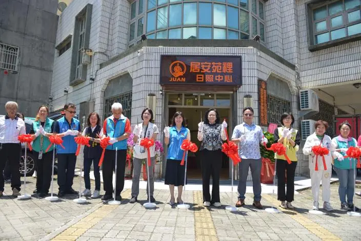 苗栗邁入超高齡社會!苑裡鎮第5家日照中心啟用,副縣長:家庭照顧者重要後盾