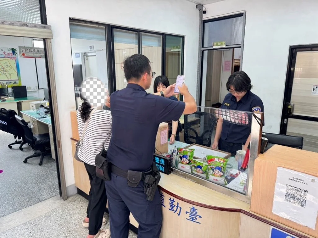 【網購遇雷怎麼辦？】民眾買錯商品求助無門，大村警熱心化身「退貨神隊友」！