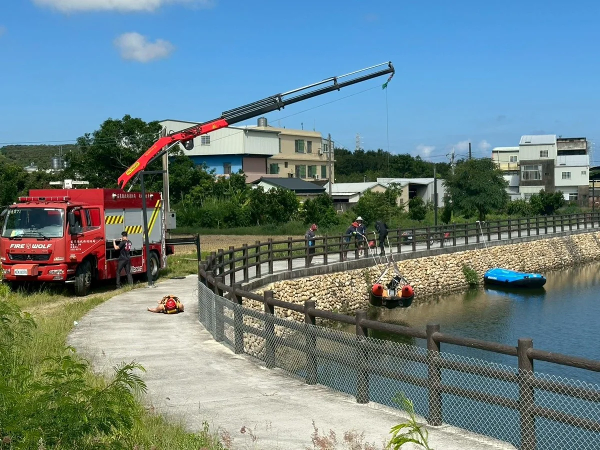 強化水域救援戰力！第四大隊68人精實訓練 翻舟自救、船艇操作全到位