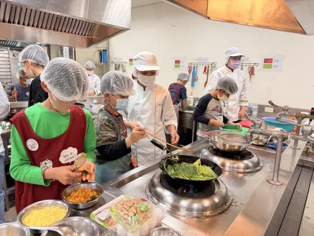 秒殺食育營!台南囝仔變身「營養小老師」,回家管飯驚呆爸媽