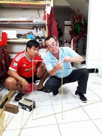 許炳輝以糊紙工藝榮獲第10屆金門文化獎