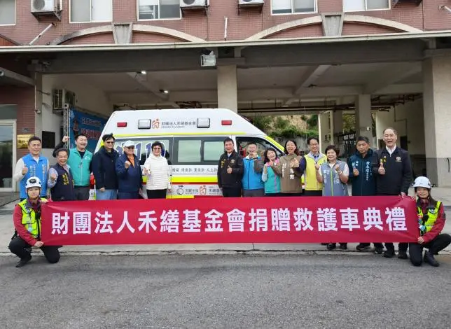 苑裡救護戰力升級!禾繕基金會捐贈380萬高頂救護車,縣長鍾東錦:搶救生命更有力