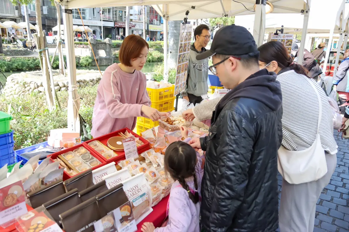 新竹護城河市集吸金百萬!單日近萬人湧入,高虹安:續辦活絡舊城區