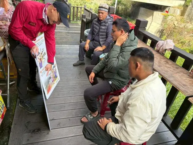 泰安老街驚見消防員!冬至前夕急宣導「保命3關鍵」,你家準備好了嗎?