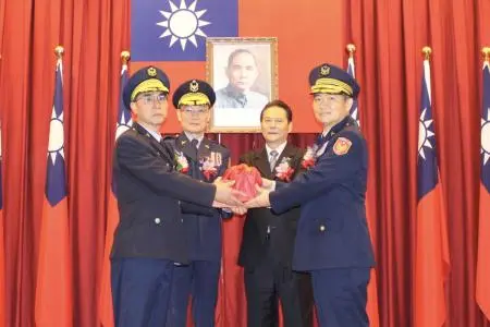 馬祖警界新篇章!新任局長孫成儒交接,縣長王忠銘親自主持佈達