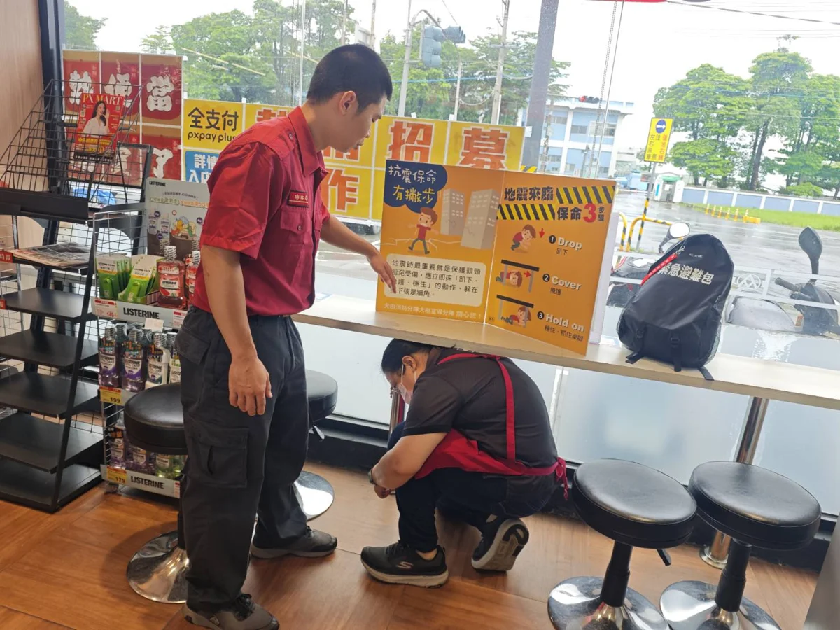 地震豪雨頻傳怎麼辦?大樹消防隊前進校園賣場 傳授防災3步驟
