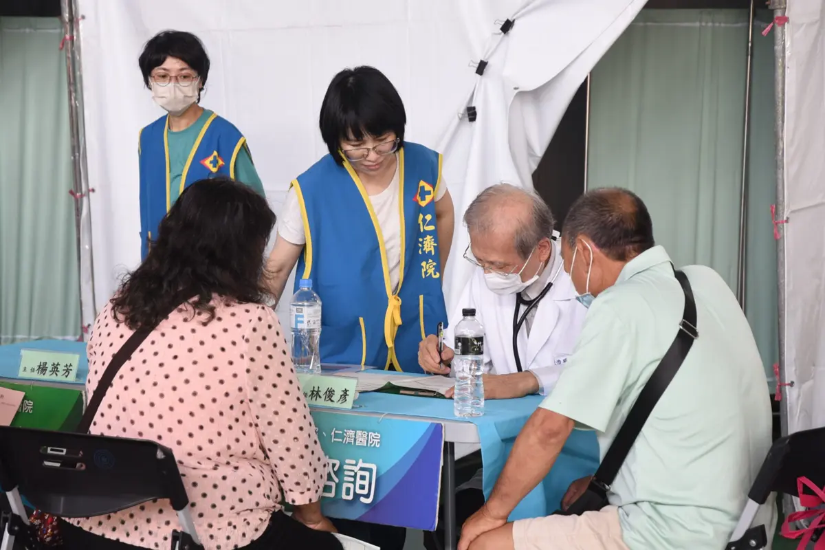 台北仁濟院跨海送暖！連8年駐點澎湖西嶼義診，副縣長林皆興親頒感謝狀
