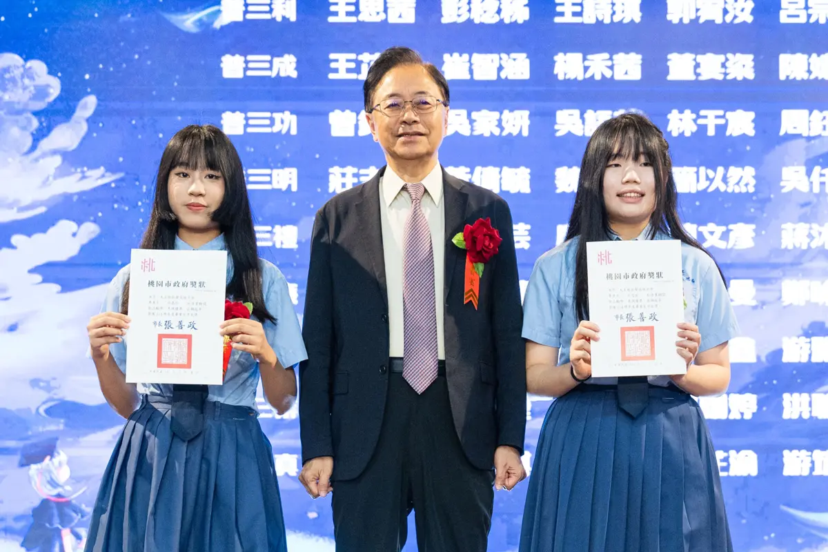 振聲高中畢典,張善政市長勉勵畢業生:善用AI,成為引領時代的人才!