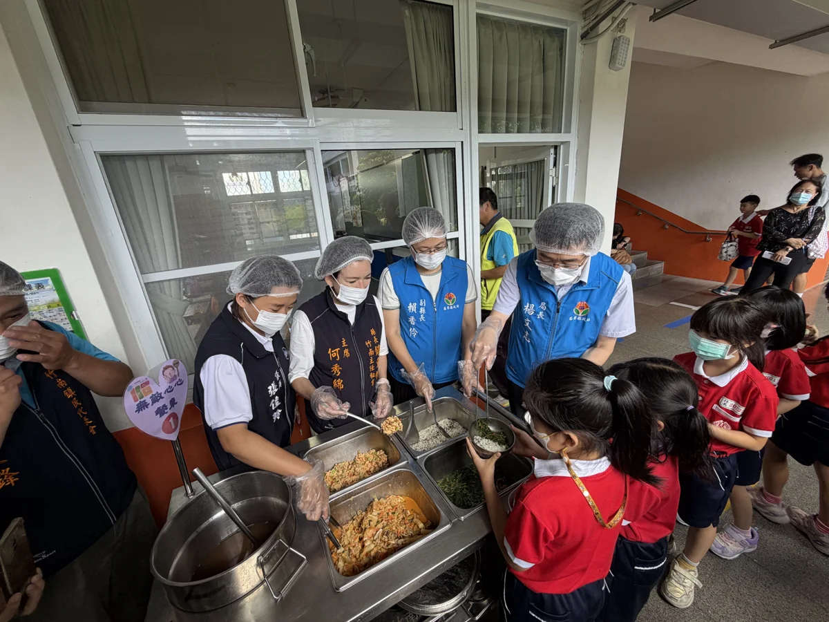 苗栗免費營養午餐上路！副縣長賴香伶赴竹南國小把關食安