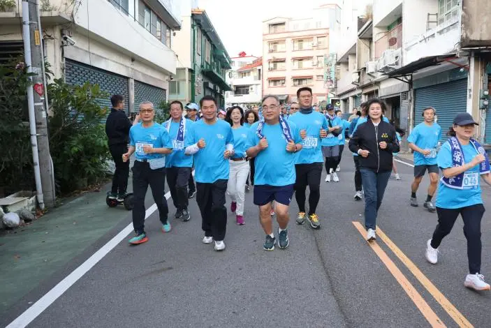 千人齊跑!苗栗反毒路跑嗨翻明德水庫 縣長鍾東錦揭觀光新藍圖