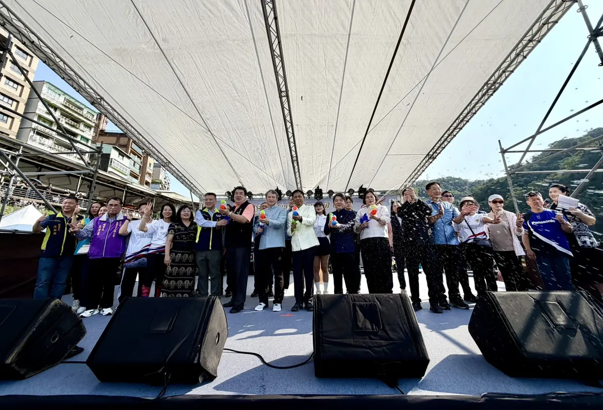 泰國潑水節嗨翻碧潭!「泰國阿妹」開唱湧7千人,免出國秒飛清邁