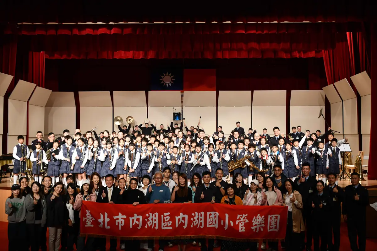 軍樂隊變身音樂老師!內湖國小參訪空軍基地,上一堂震撼的國防教育課