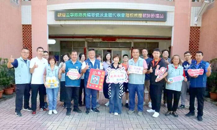 感恩教師節!金寧鄉長楊忠俊率隊走訪4校 致贈264位教職員禮券