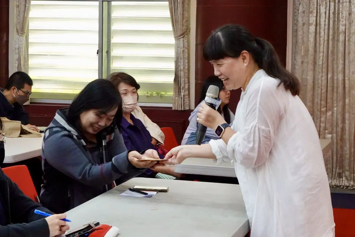 花蓮攤商必看!鳳林達人魏曼玲親授「吸金」攤位設計術,顧客想走都難