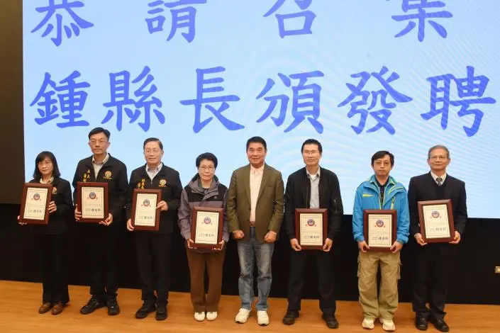 苗栗三合一會報登場!縣長鍾東錦表揚防災英雄,強調全民防衛重要性