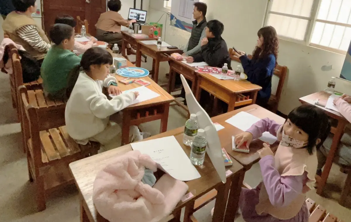 東勢百年老屋飄書香!國小舊課桌椅變身「喬事」神器,協調土地糾紛更有溫度