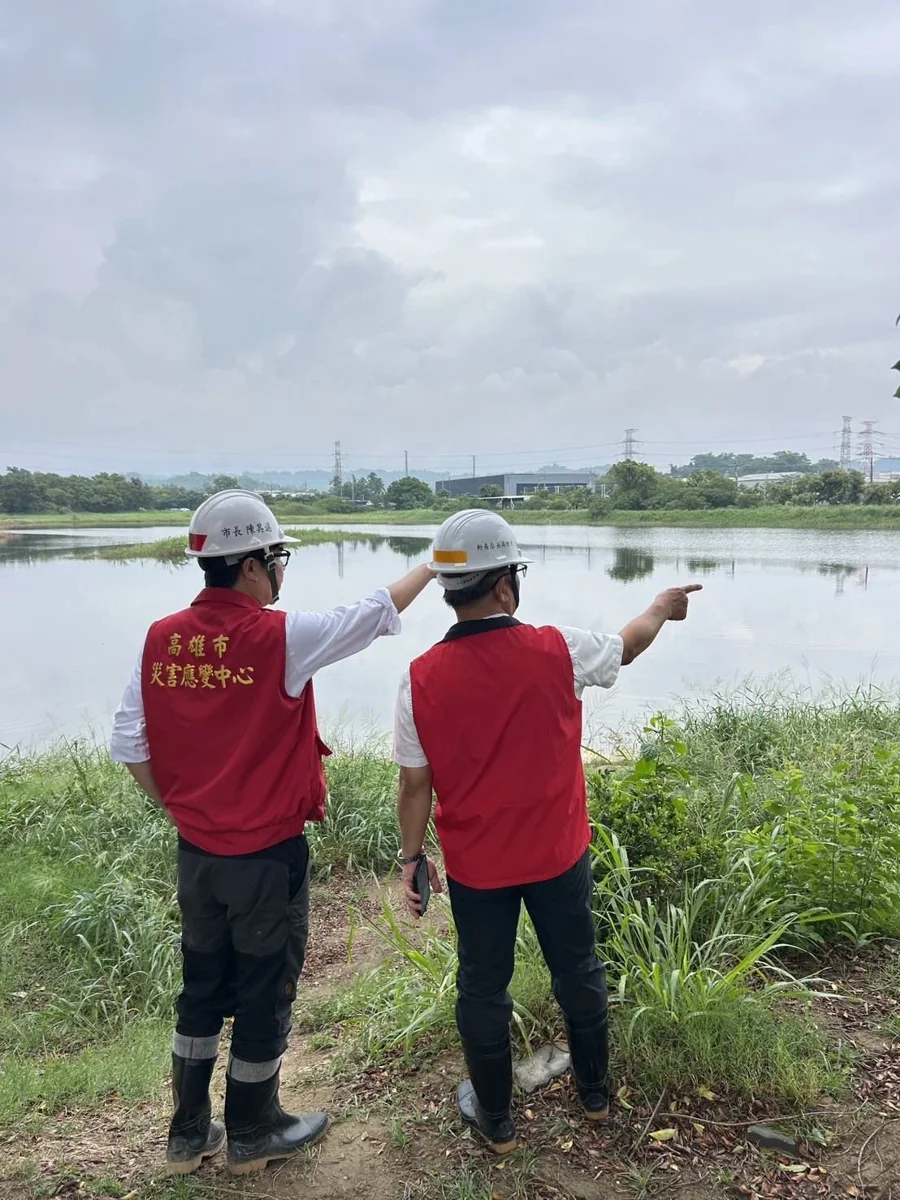 防颱整備不鬆懈!陳其邁視察滯洪池及災後清運,台鐵機廠親子樂園進度達95%