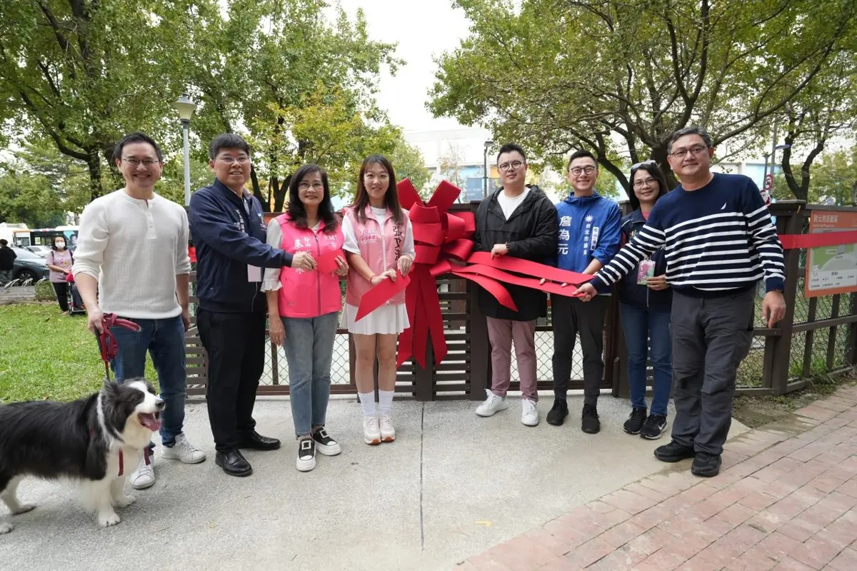 松山毛孩新樂園!敦北公園狗活動區今啟用,聖誕主題趴嗨翻全場