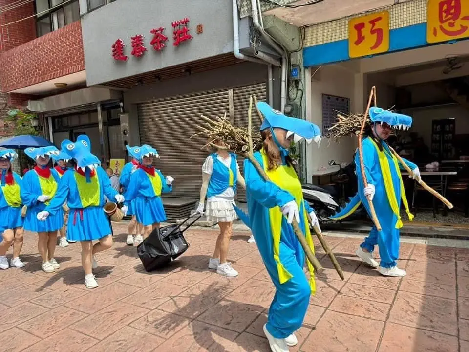 石碇鱷魚節:變裝踩街樂翻天!