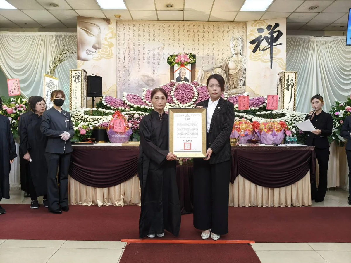 告別百歲花燈國寶!新竹市長高虹安頒褒揚狀 送別蕭在淦藝師