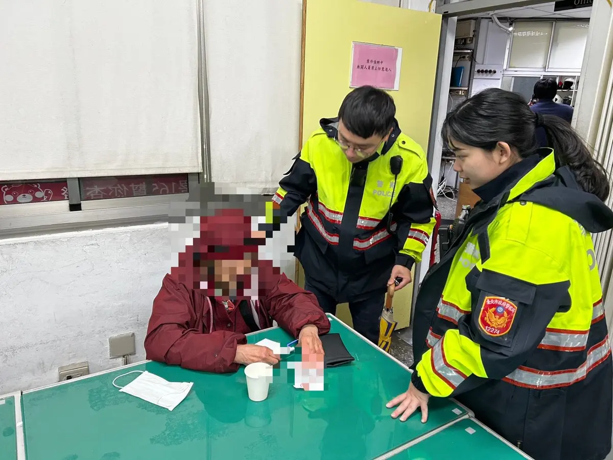 寒流急凍內湖!8旬嬤路倒嘴唇發紫 警急送暖暖包、熱茶救回