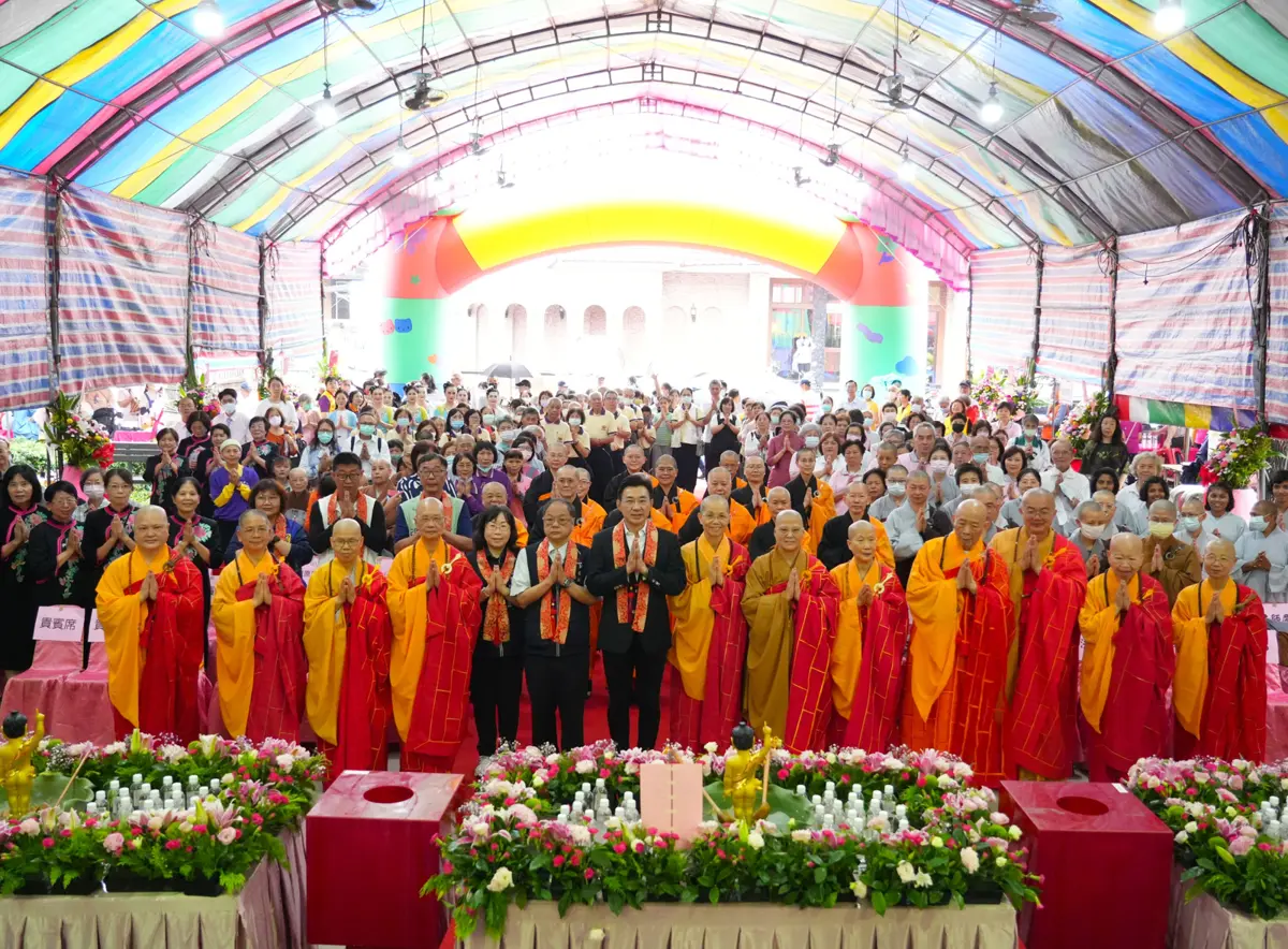 千人齊聚大里浴佛祈福！盧秀燕市府團隊、江啟臣同為台中祝願