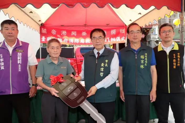 台南巷弄救災再升級!開基武廟豪捐250萬消防車,黃偉哲親讚「城市守護神」
