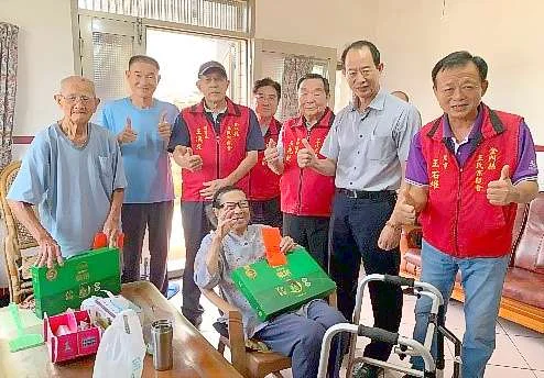【重陽送暖】金門王氏宗親會探訪90歲以上長者 致贈人參雞精傳遞溫情
