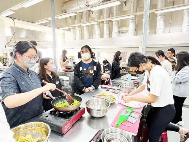 金門大學推廣傳統菜粿製作體驗