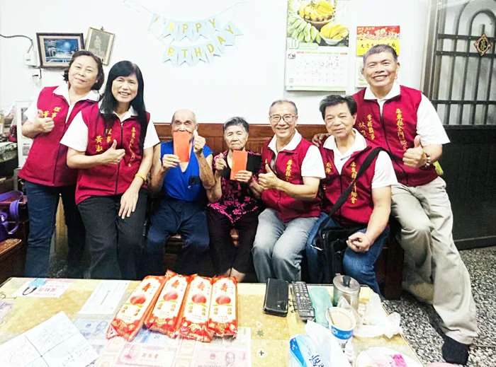 重陽節送暖！屏東市金門同鄉會探訪13位高齡長輩　長者暖心回捐禮金助會務