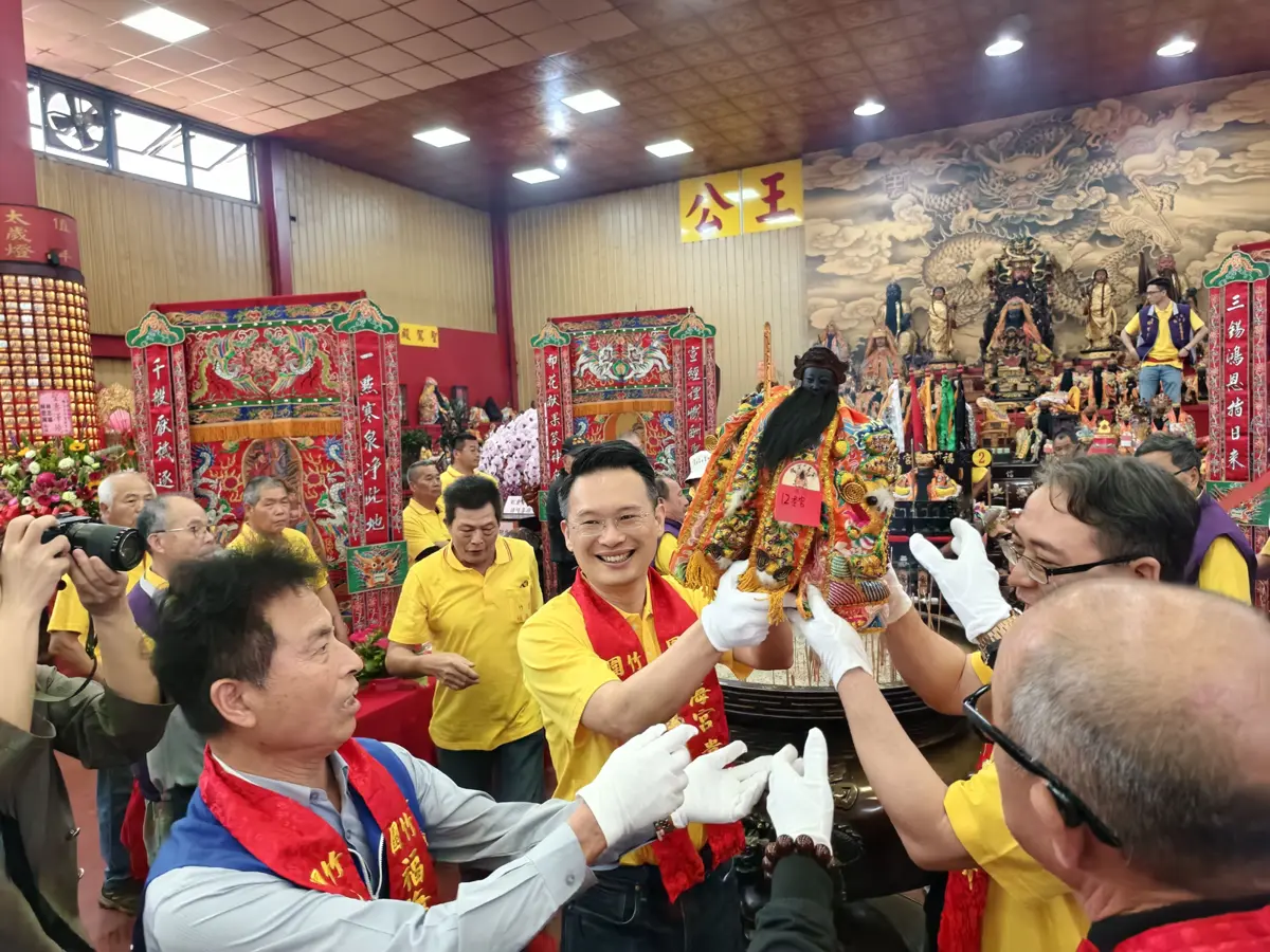 蘆竹百年絕技！福海宮「飛輦轎、過金火」護航空城，副市長蘇俊賓親臨祈福