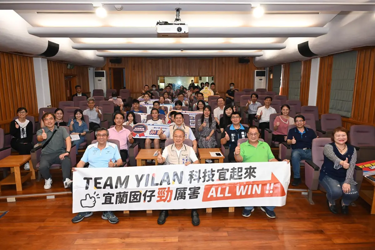 宜蘭囝仔好厲害!全國科技大賽勇奪1金2銅 代理縣長林茂盛親頒獎勵金