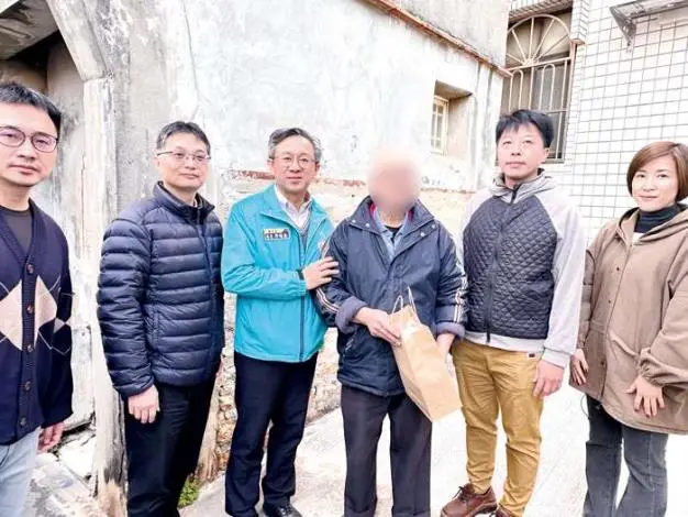 春節前夕暖心探訪!金門觀光處長親訪金城獨居長者,傳遞溫情