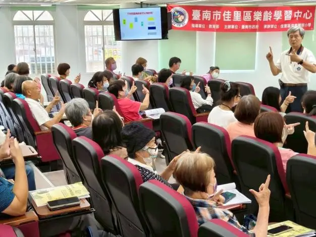 台南迎戰超高齡社會！佳里63位樂齡志工完成培訓，共築高齡友善城市