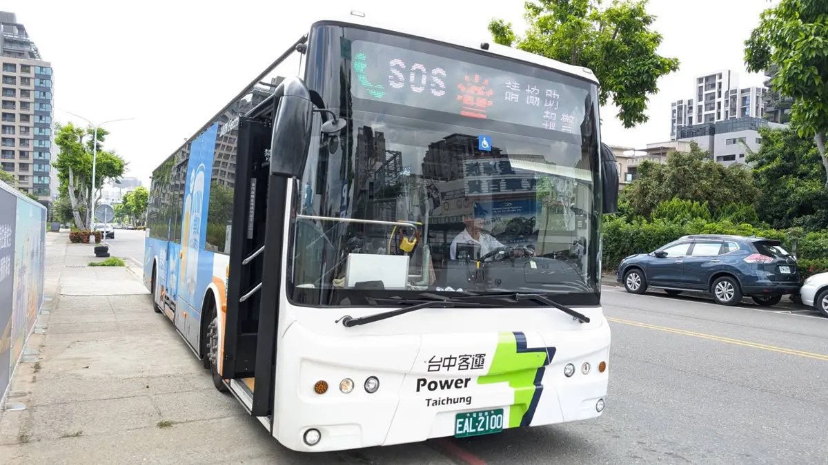 台中公車安全再升級!一鍵啟動「SOS」跑馬燈,讓路人幫你報警