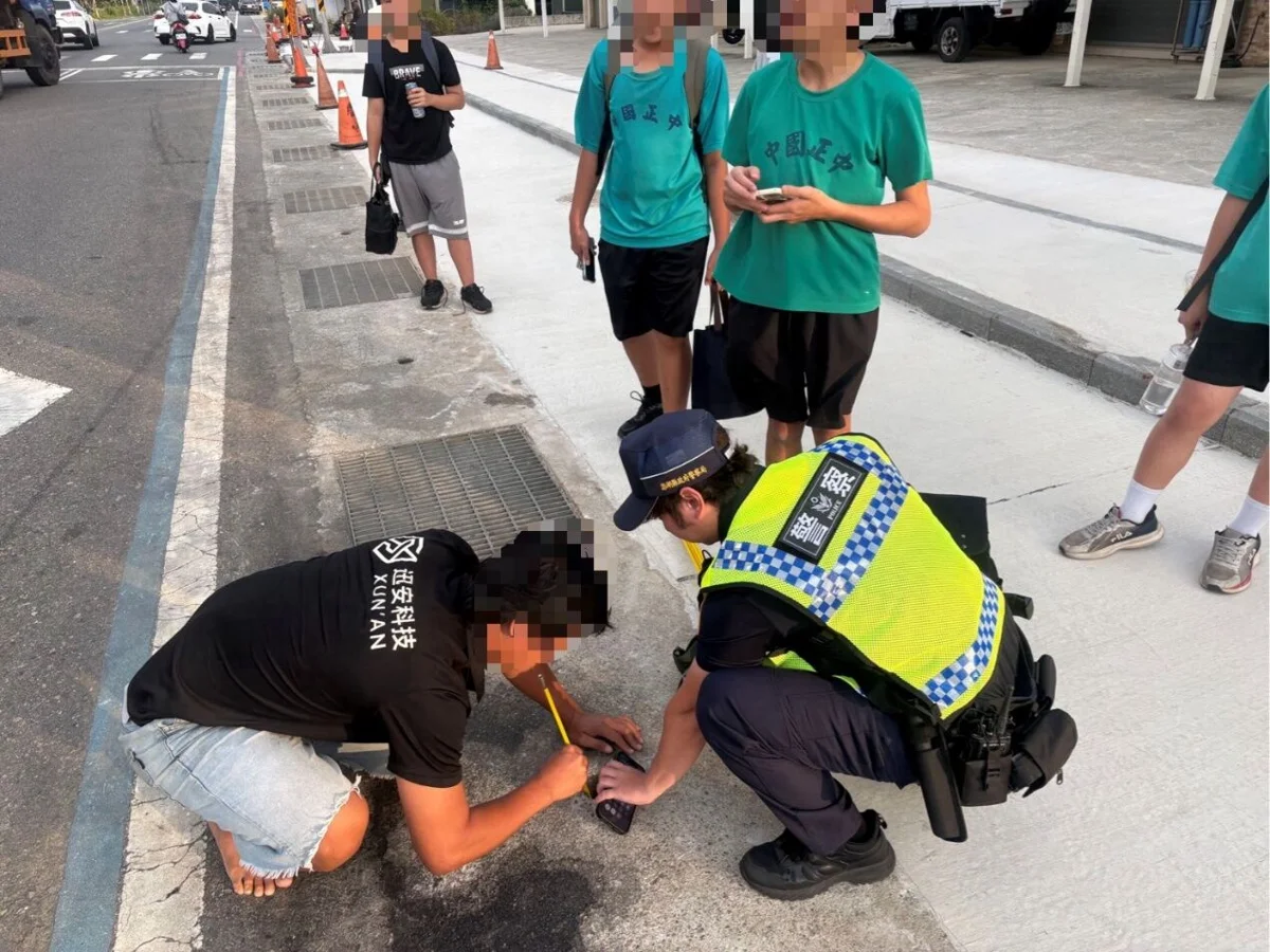 強風吹落交通卡掉水溝!馬公警民超商借長夾神救援學生