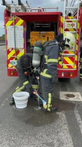 通霄民宅驚傳火警!二樓神明廳不明原因起火,現場黑煙竄天