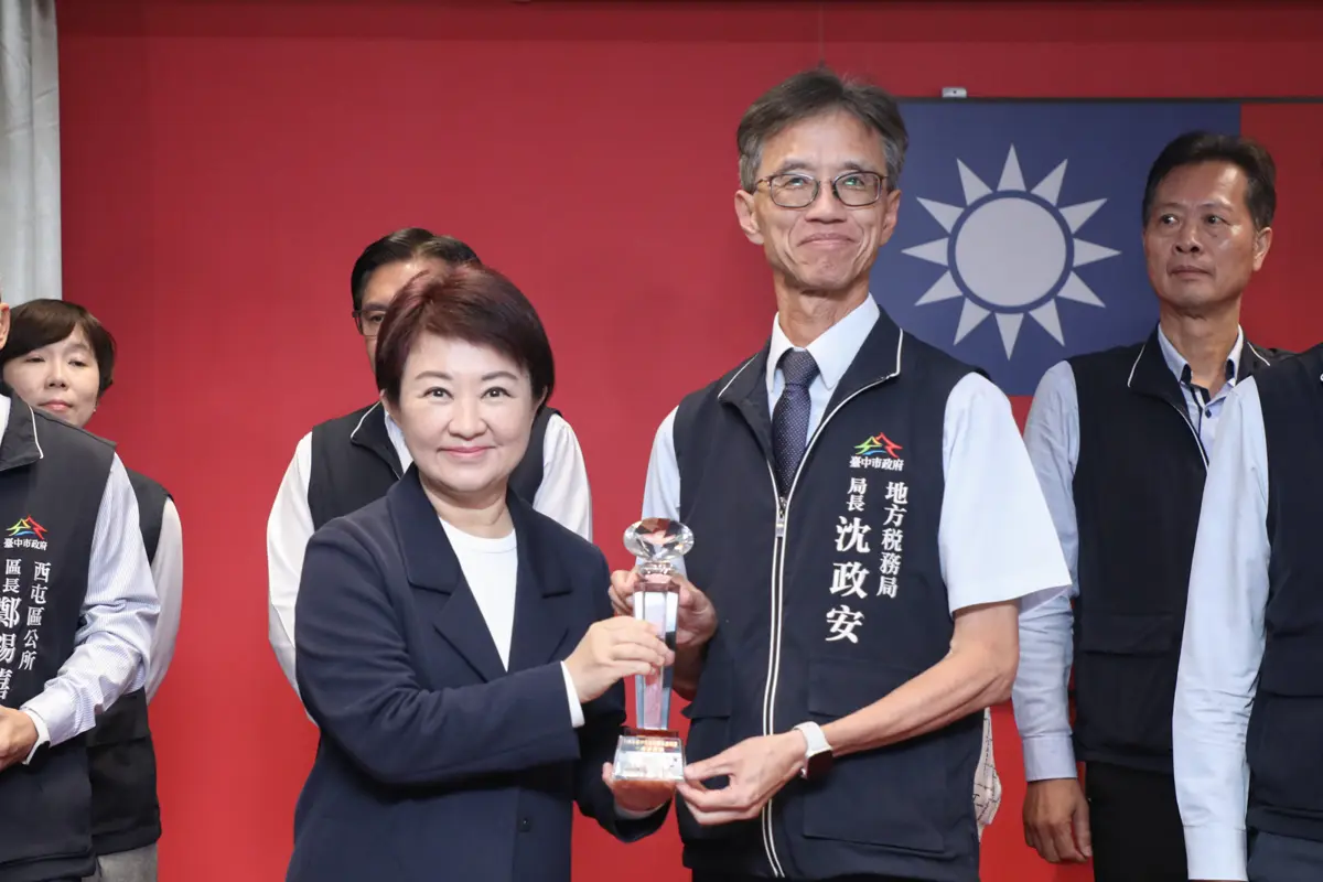 台中報廢車輛超方便!全國首創「一站通」線上秒查欠稅、領退稅獲獎